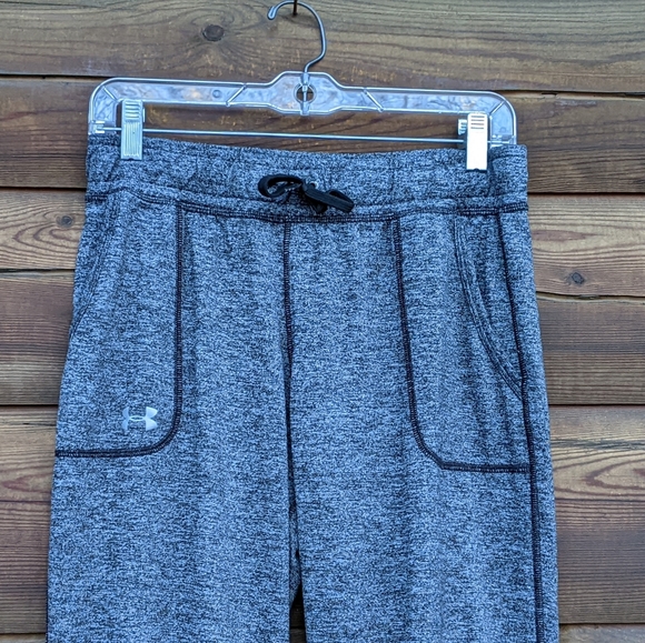 Under Armor woman's capris sweatpants - Picture 3 of 6